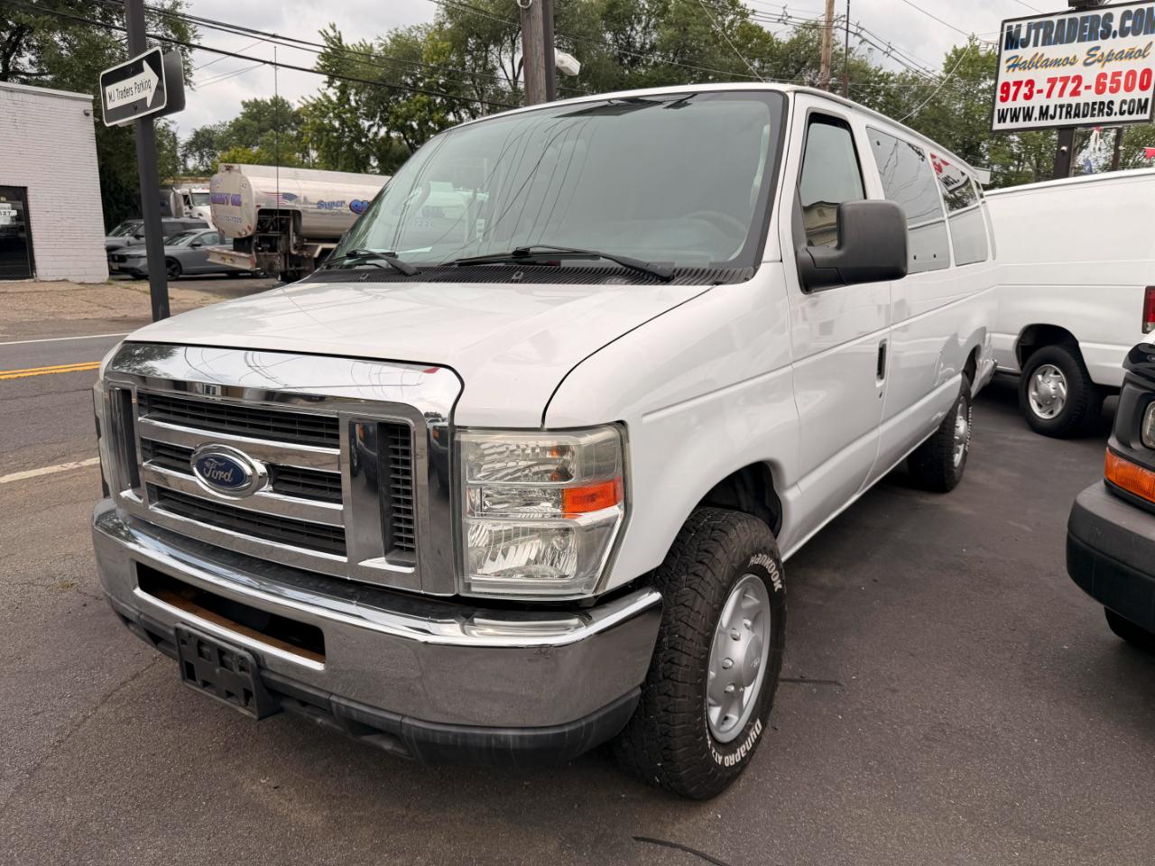 Ford Econoline E-350 XLT Super Duty Extended 2012