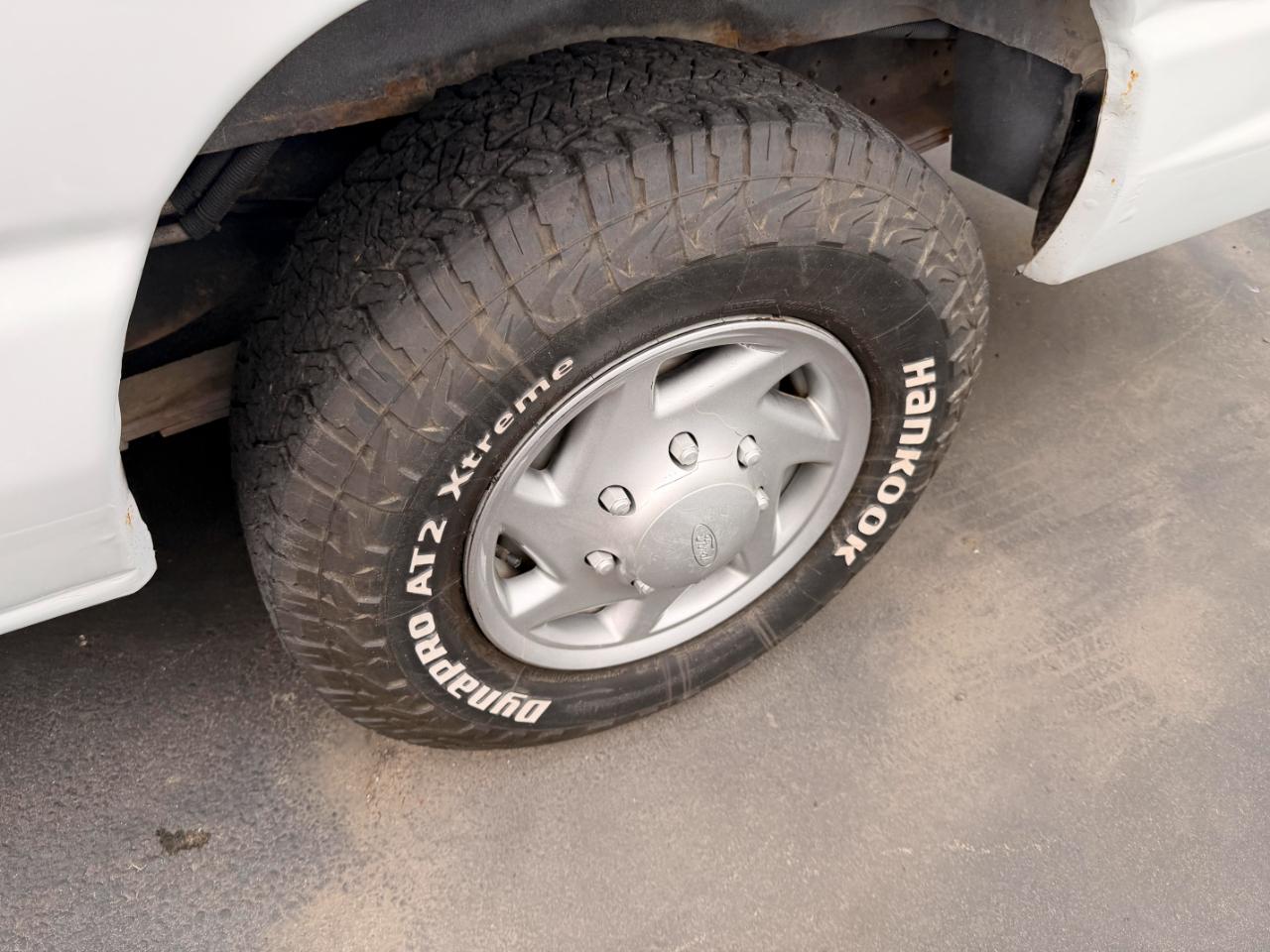 Ford Econoline E-350 XLT Super Duty Extended 2012