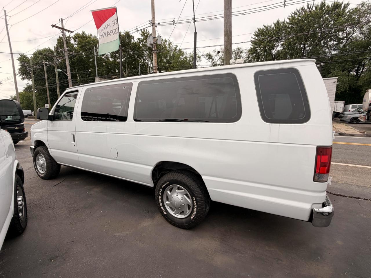 Ford Econoline E-350 XLT Super Duty Extended 2012