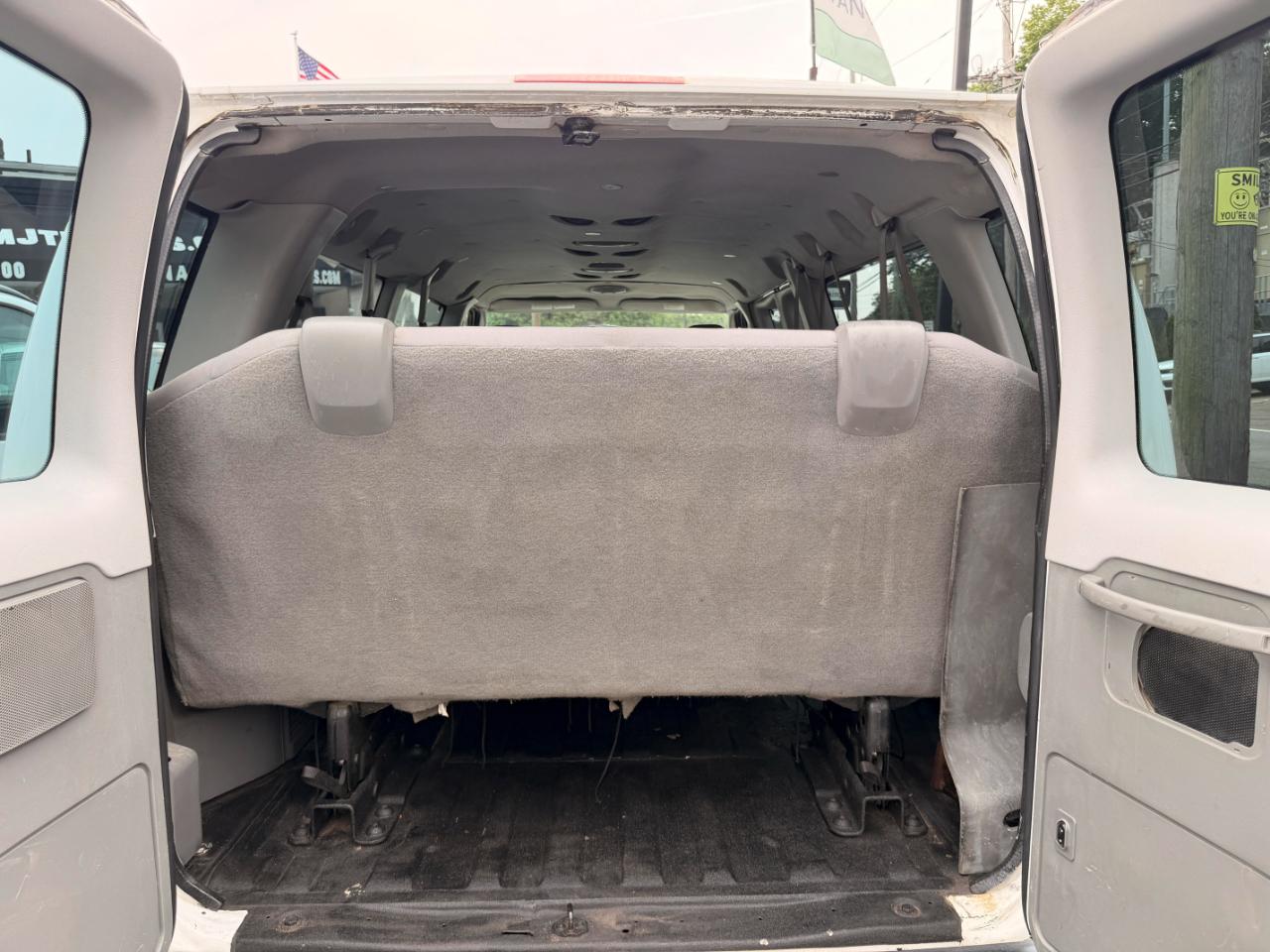 Ford Econoline E-350 XLT Super Duty Extended 2012