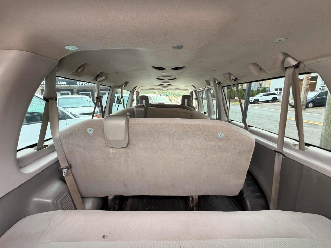 Ford Econoline E-350 XLT Super Duty Extended 2012