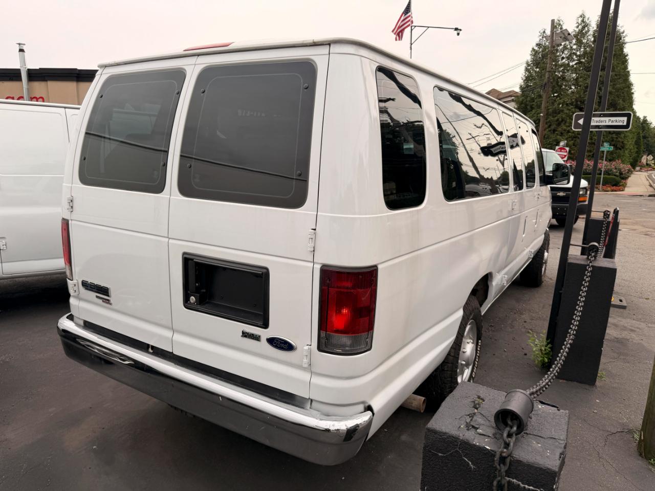 Ford Econoline E-350 XLT Super Duty Extended 2012