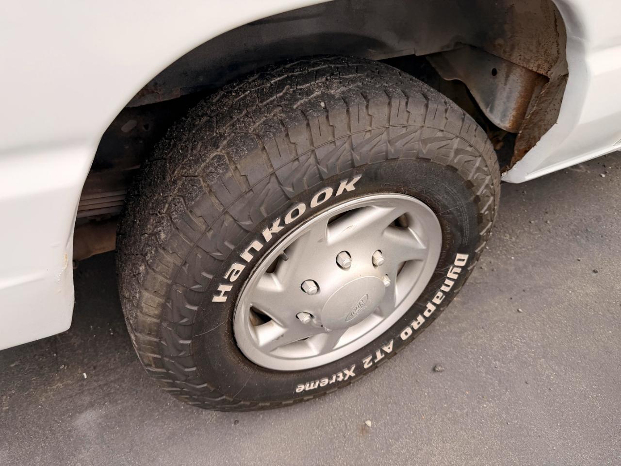 Ford Econoline E-350 XLT Super Duty Extended 2012