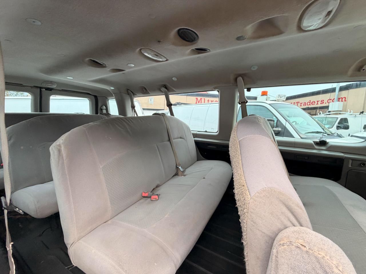 Ford Econoline E-350 XLT Super Duty Extended 2012