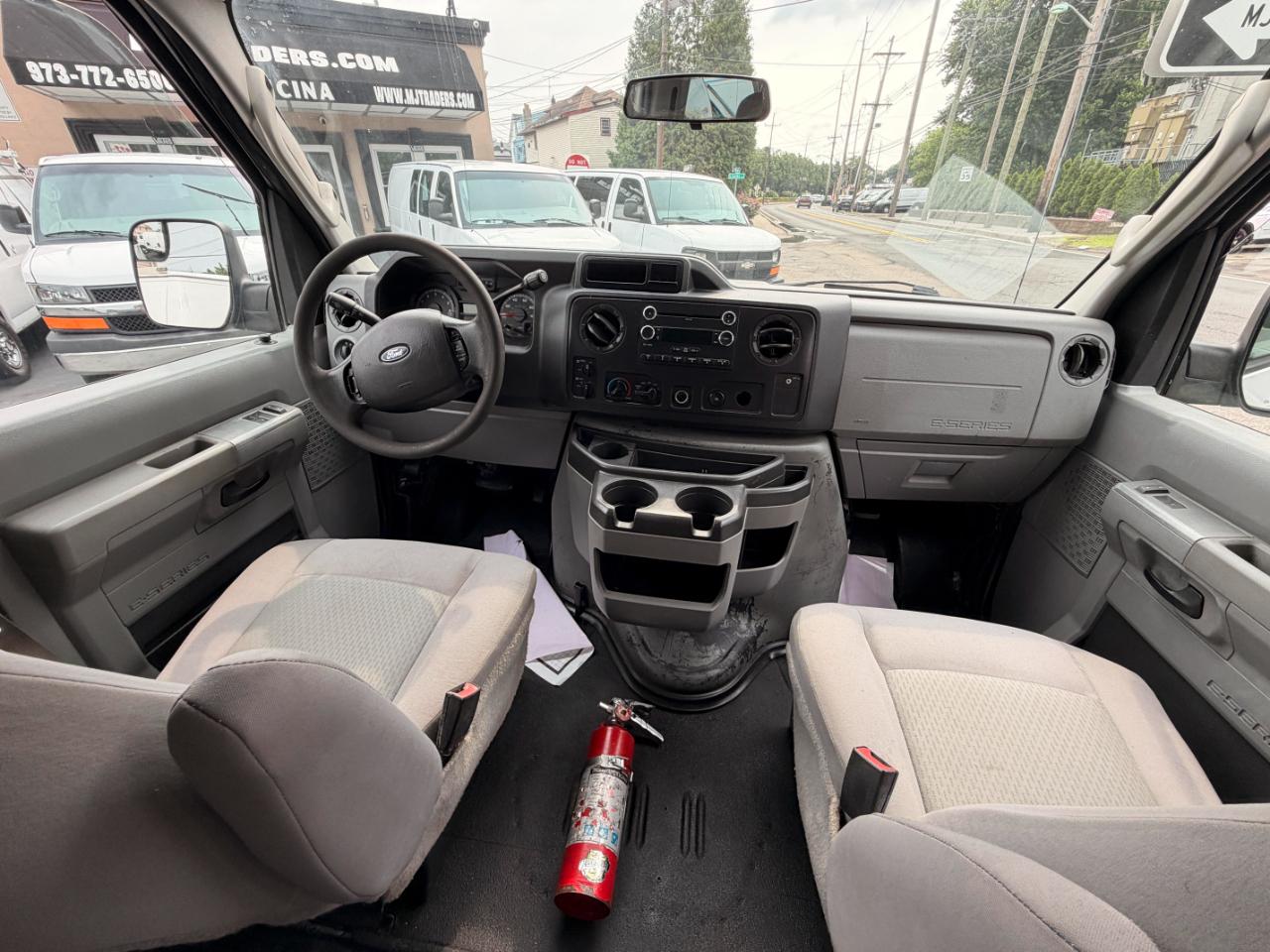 Ford Econoline E-350 XLT Super Duty Extended 2012
