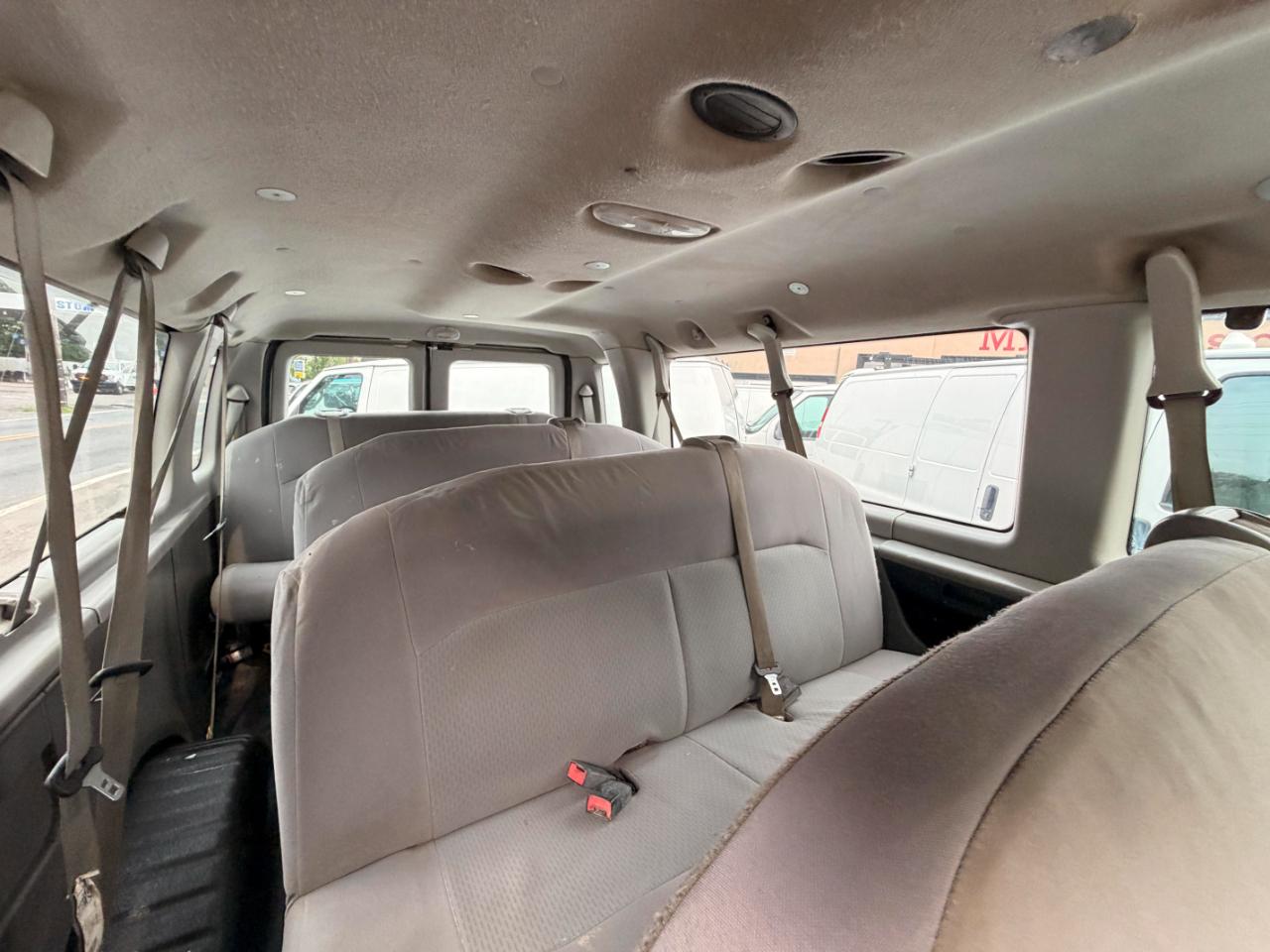 Ford Econoline E-350 XLT Super Duty Extended 2012