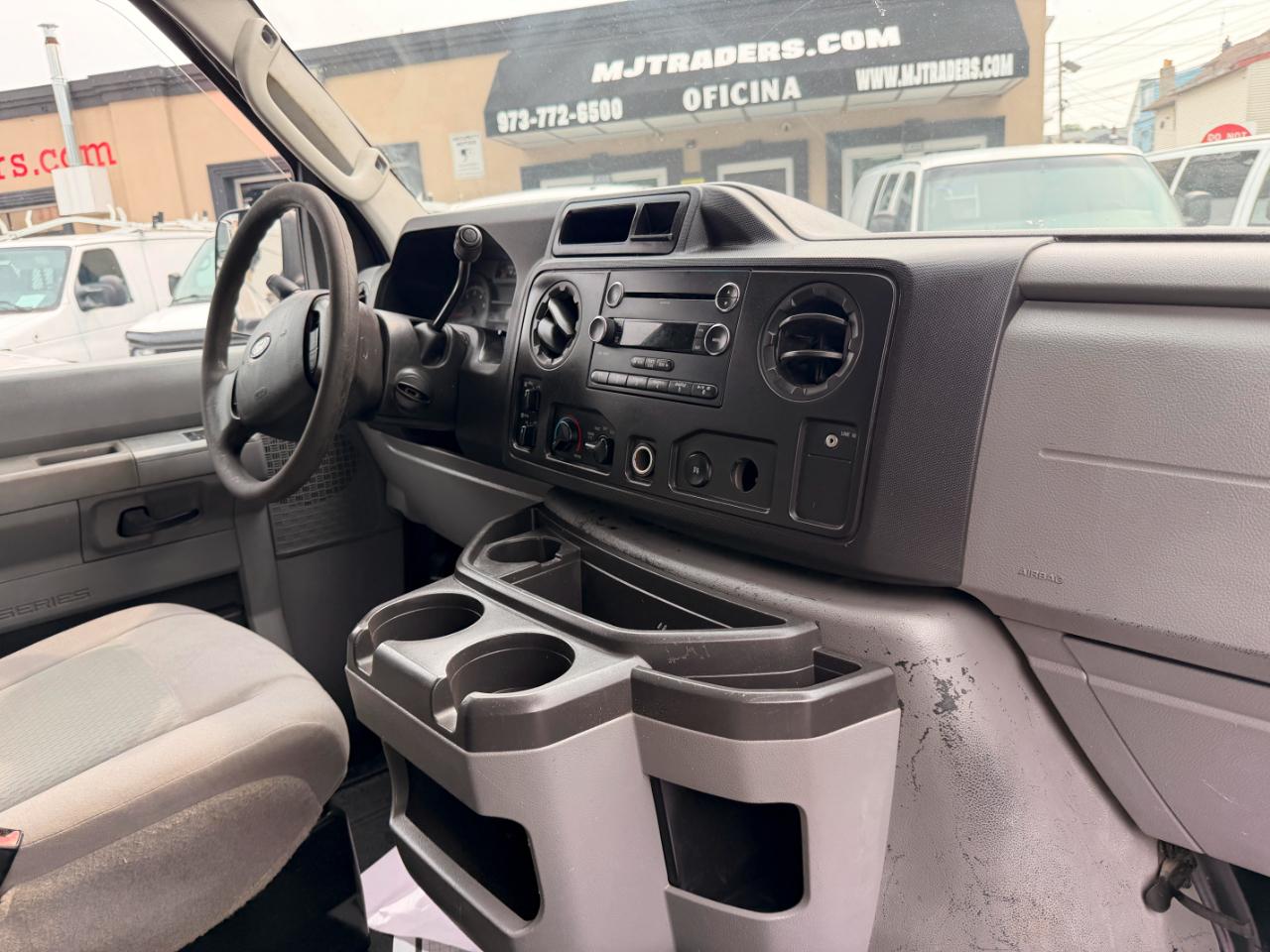 Ford Econoline E-350 XLT Super Duty Extended 2012