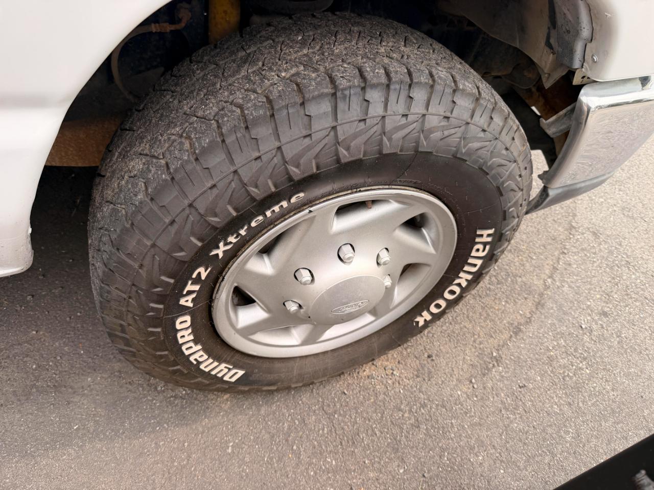 Ford Econoline E-350 XLT Super Duty Extended 2012