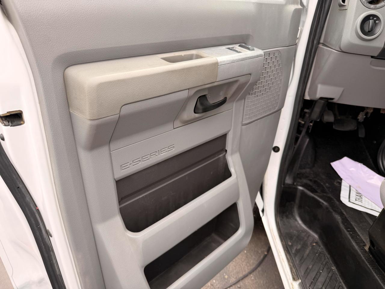Ford Econoline E-350 XLT Super Duty Extended 2012