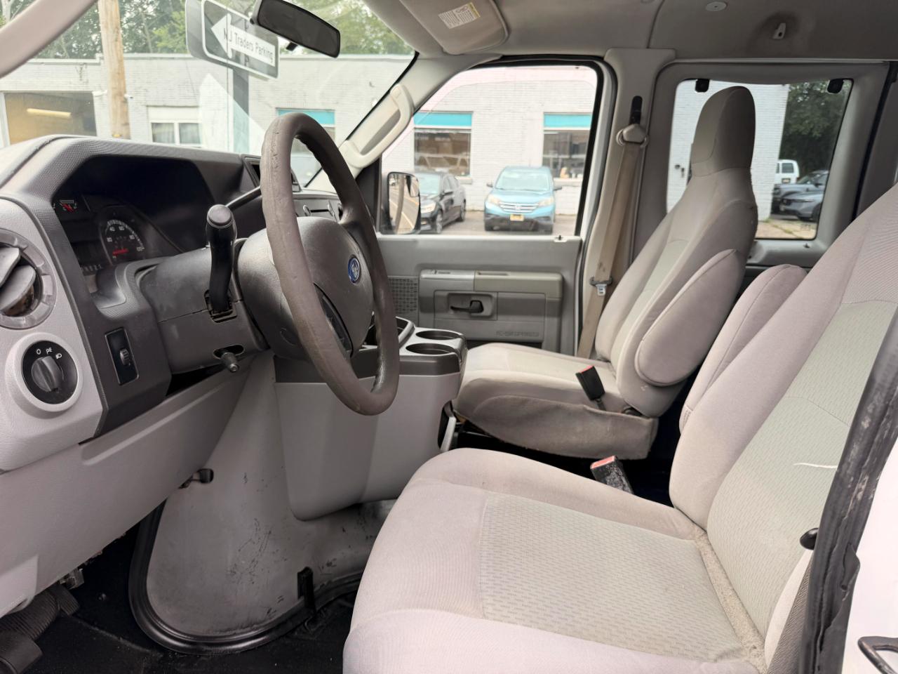 Ford Econoline E-350 XLT Super Duty Extended 2012