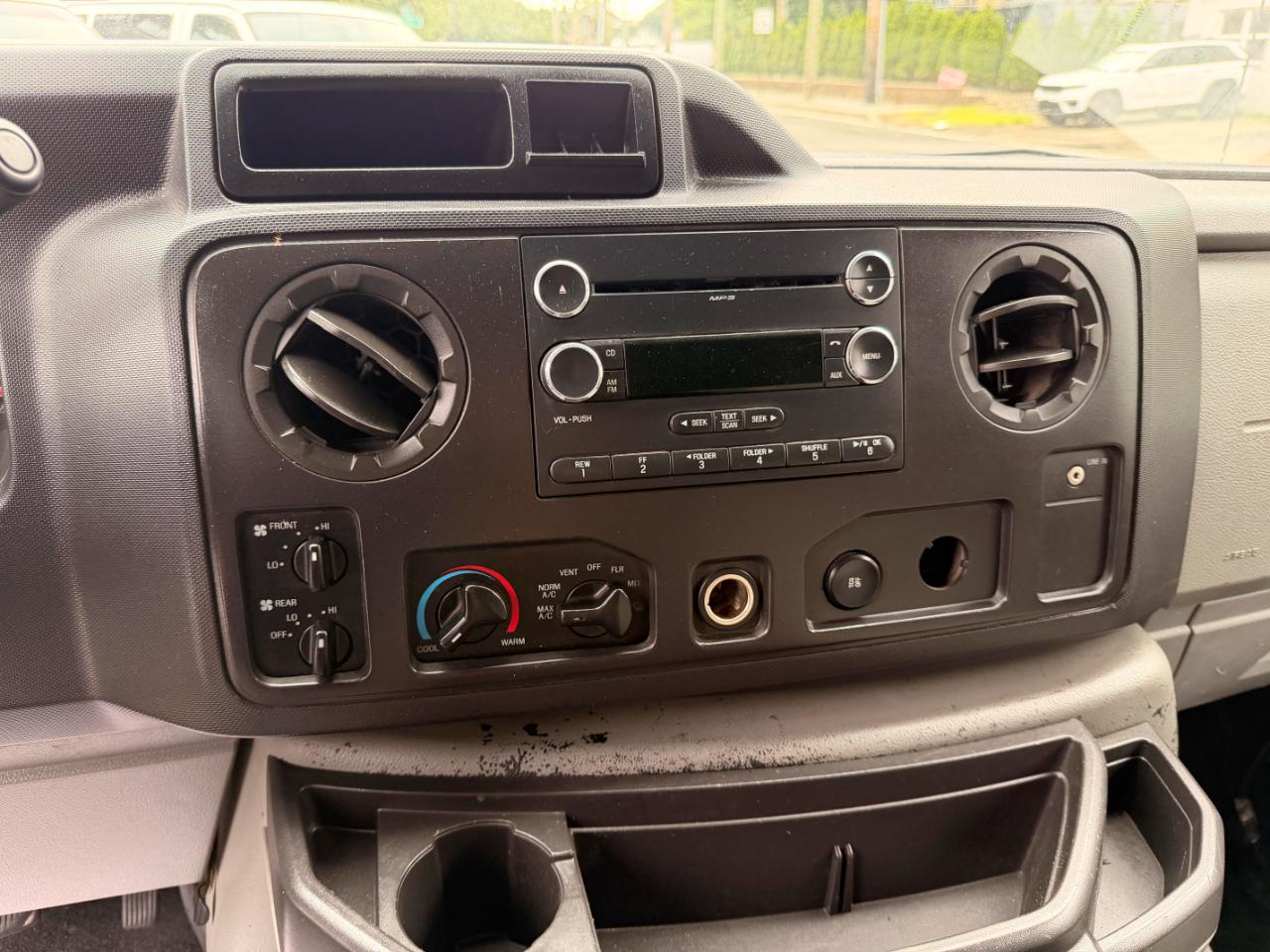 Ford Econoline E-350 XLT Super Duty Extended 2012