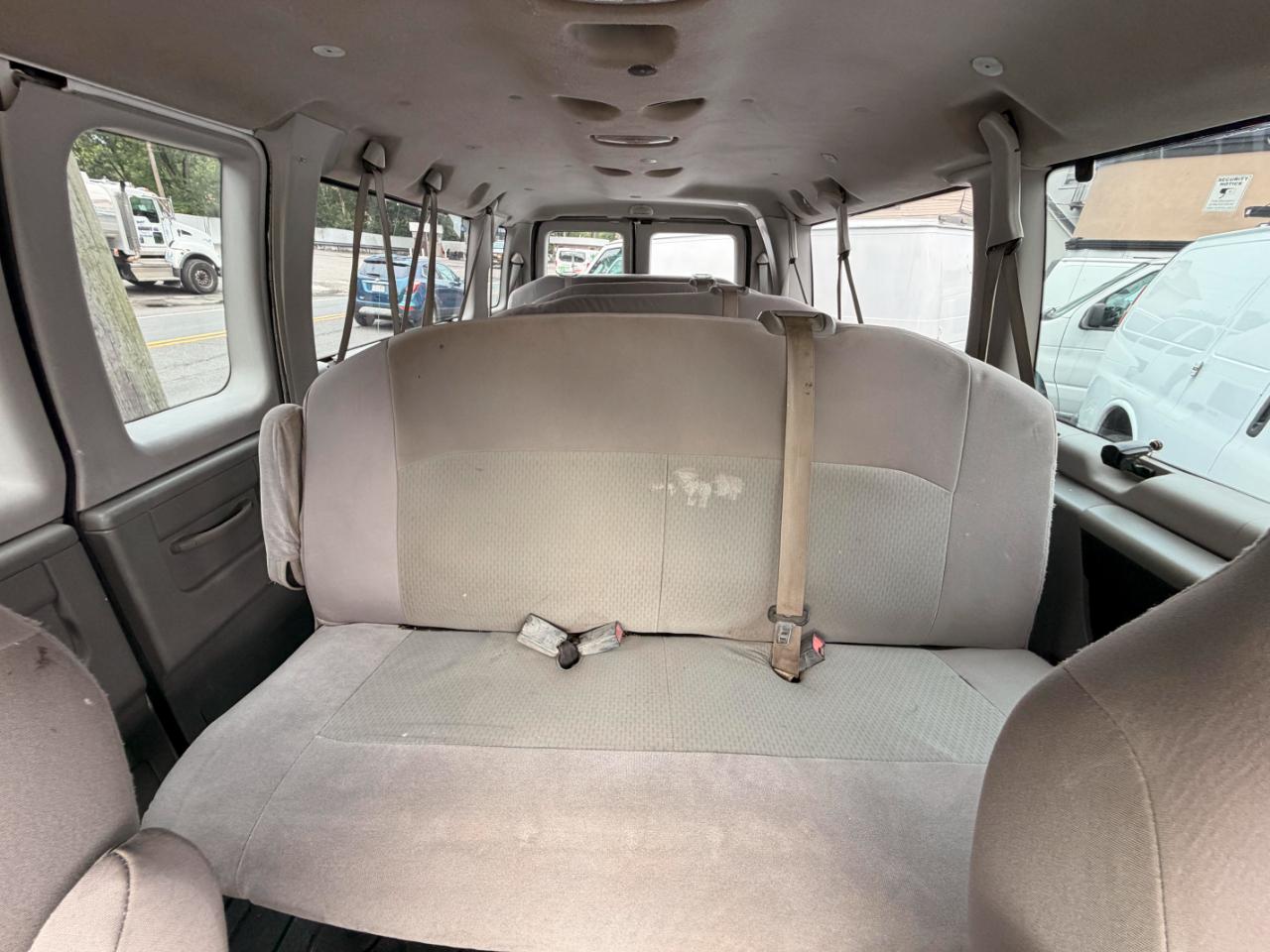 Ford Econoline E-350 XLT Super Duty Extended 2012