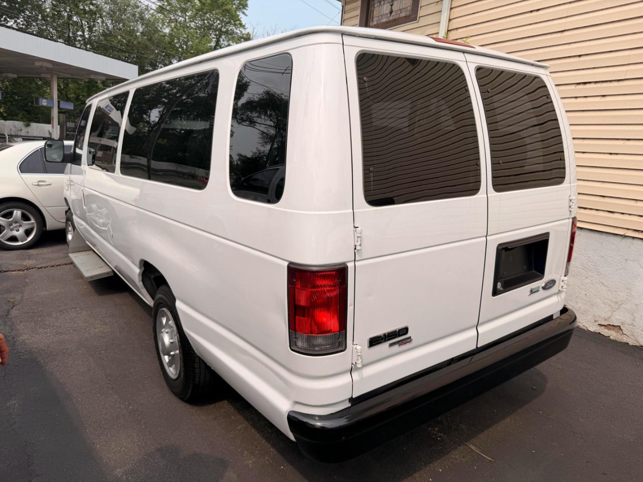 Ford Econoline E-150 Extended 2011
