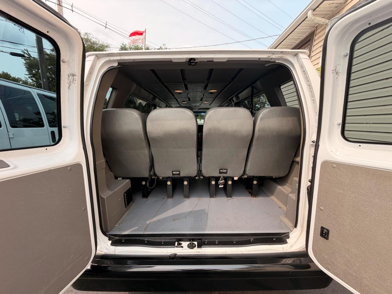 Ford Econoline E-150 Extended 2011