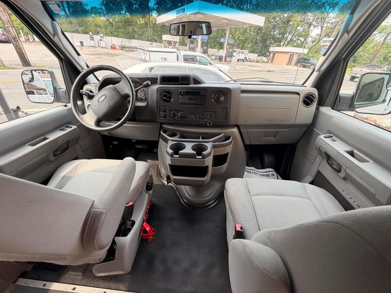 Ford Econoline E-150 Extended 2011