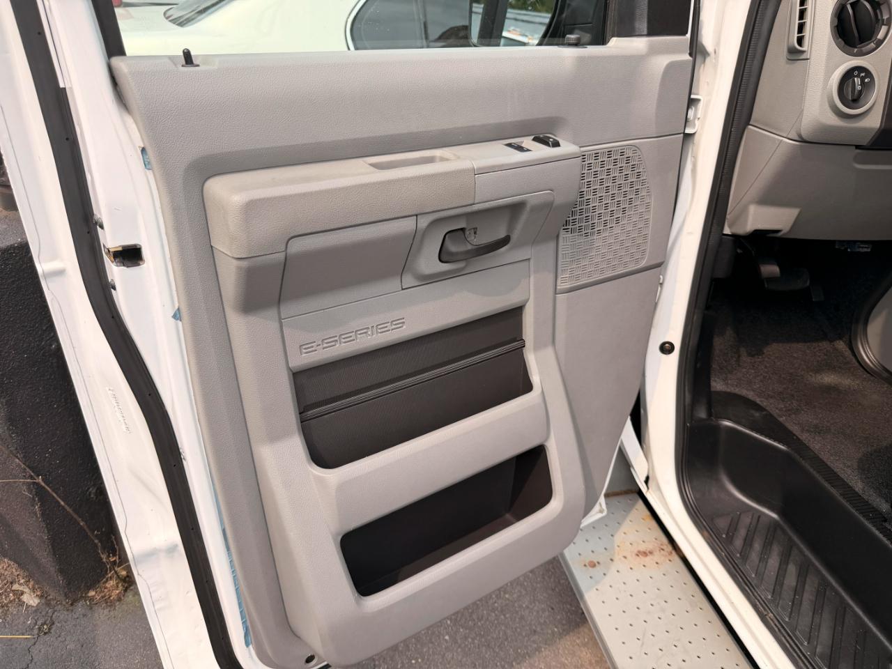 Ford Econoline E-150 Extended 2011
