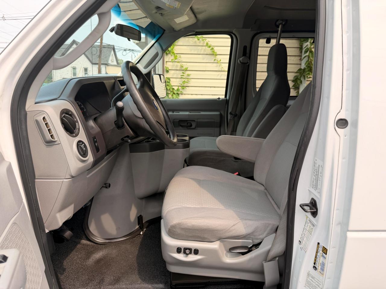 Ford Econoline E-150 Extended 2011