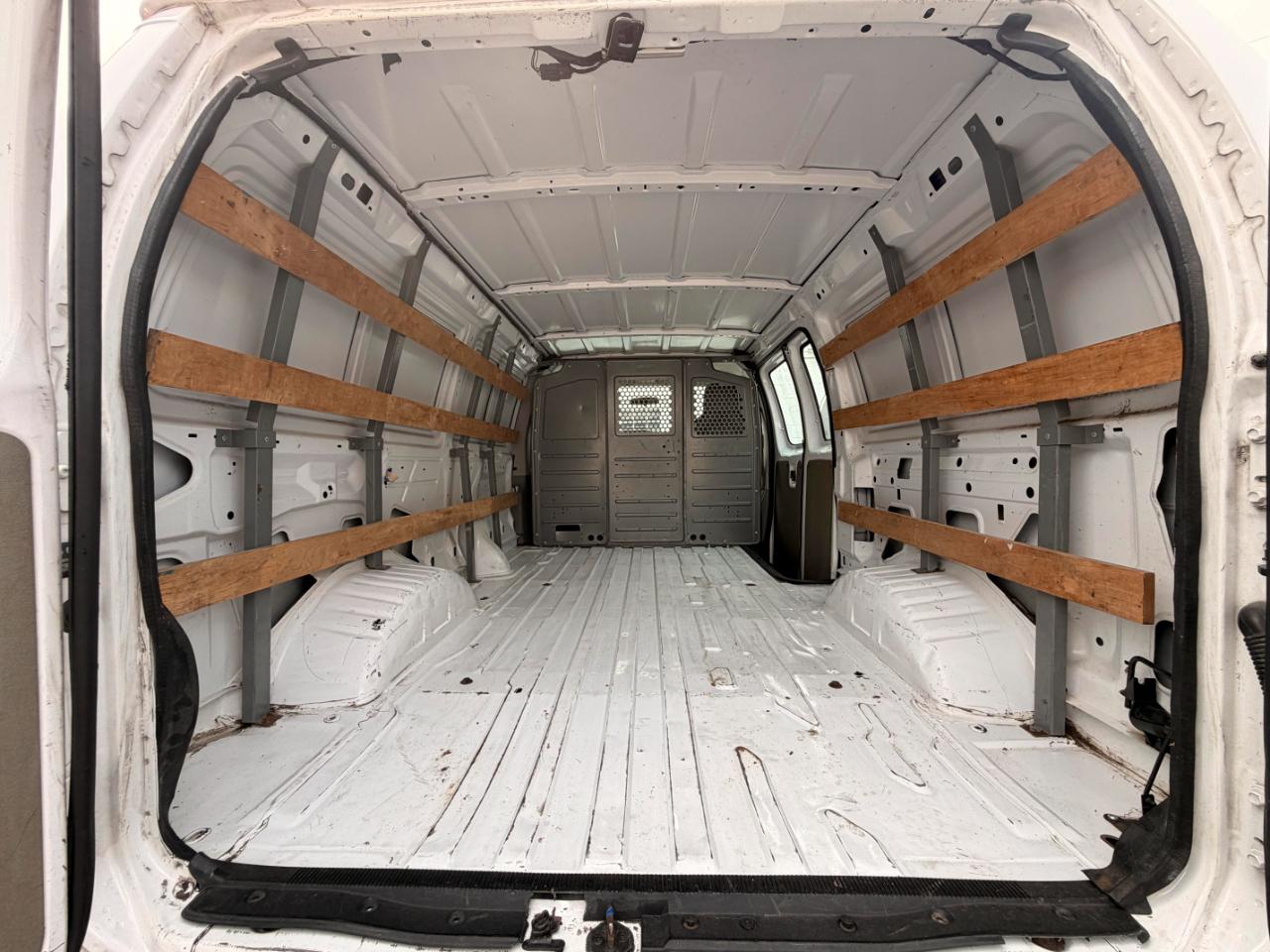 Ford Econoline E-250 2012