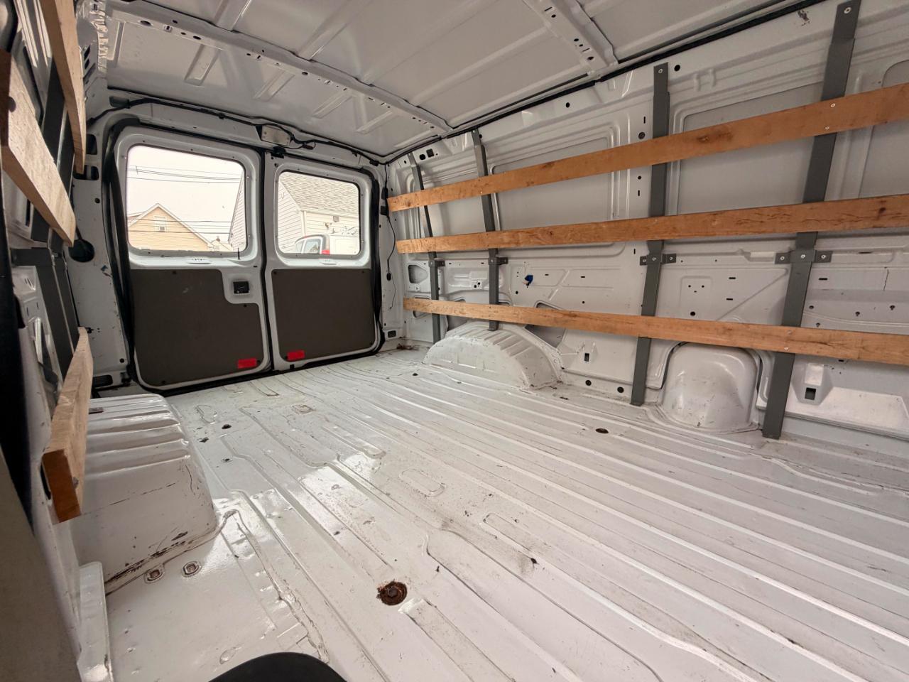 Ford Econoline E-250 2012