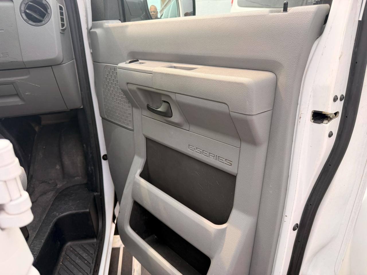 Ford Econoline E-250 2012