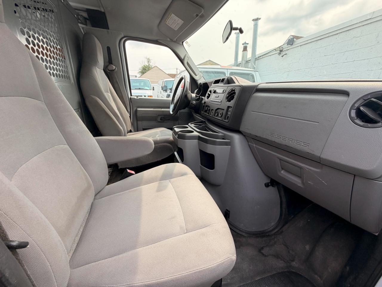 Ford Econoline E-250 2012
