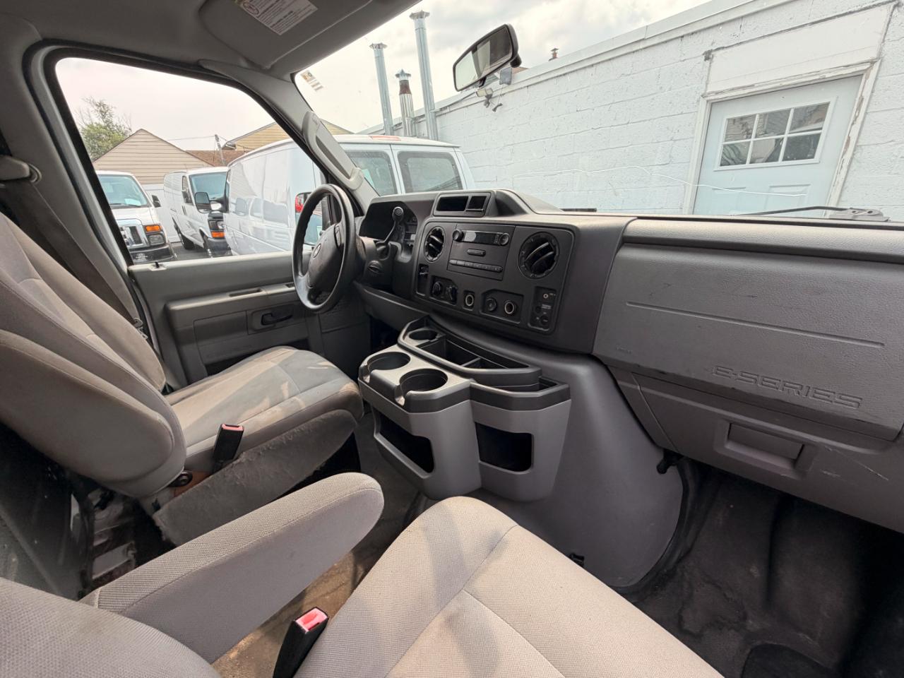 Ford Econoline E-250 2012