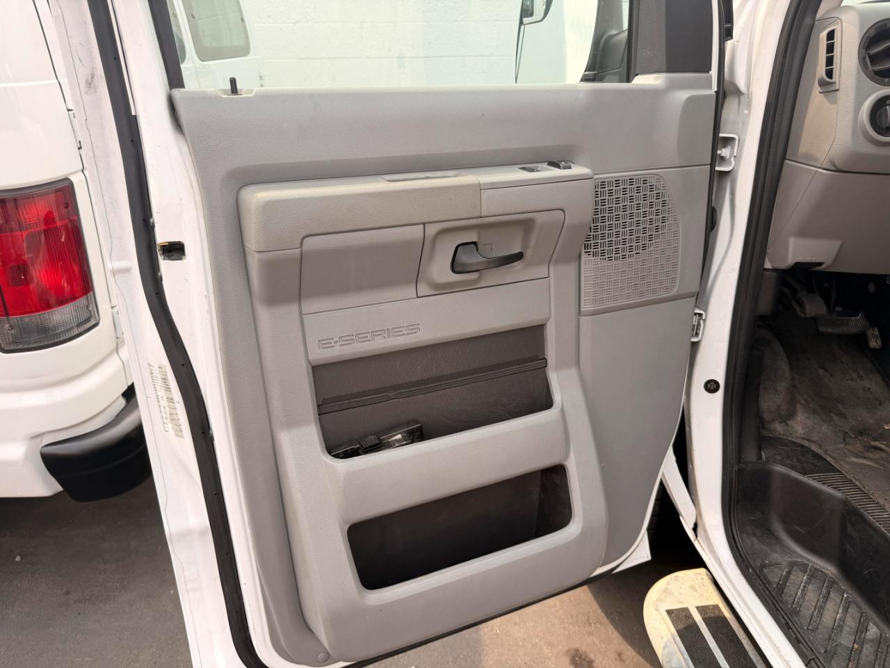 Ford Econoline E-250 2012