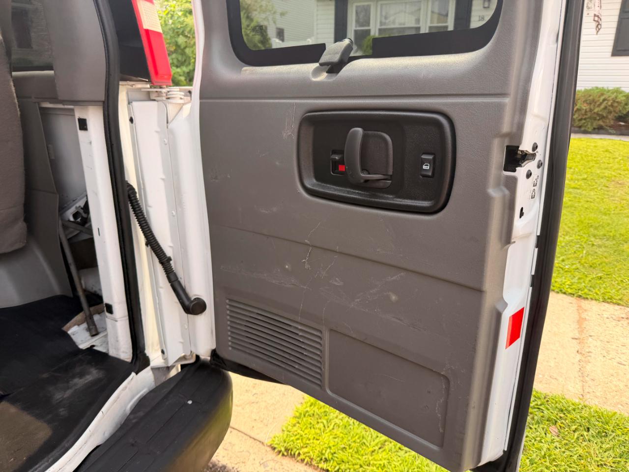 Chevrolet Express LS 2500 2012