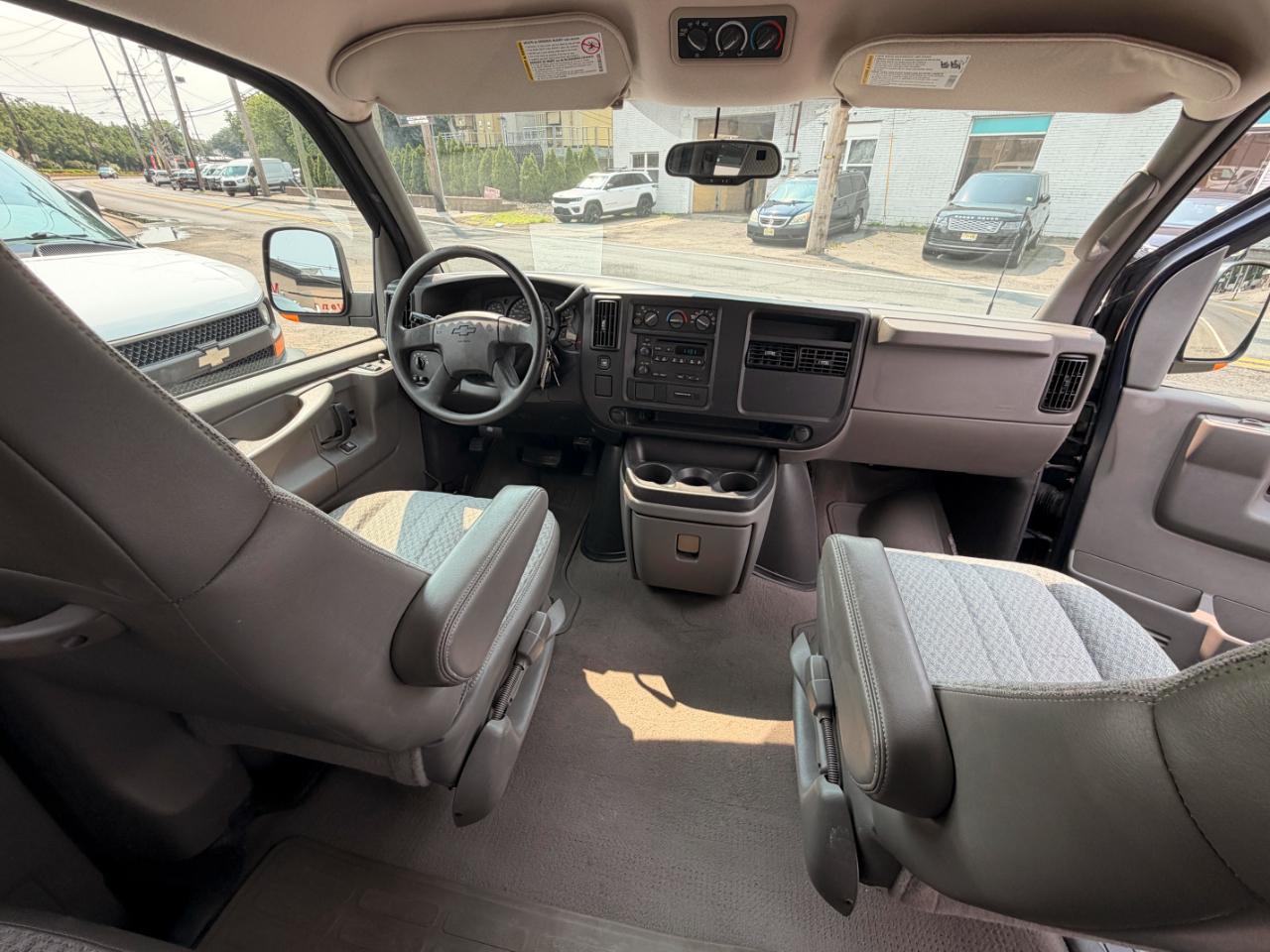 Chevrolet Express LS 1500 AWD 2007