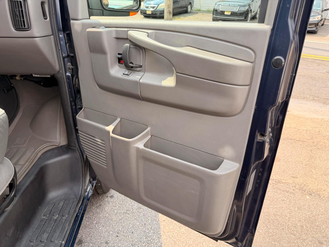 Chevrolet Express LS 1500 AWD 2007