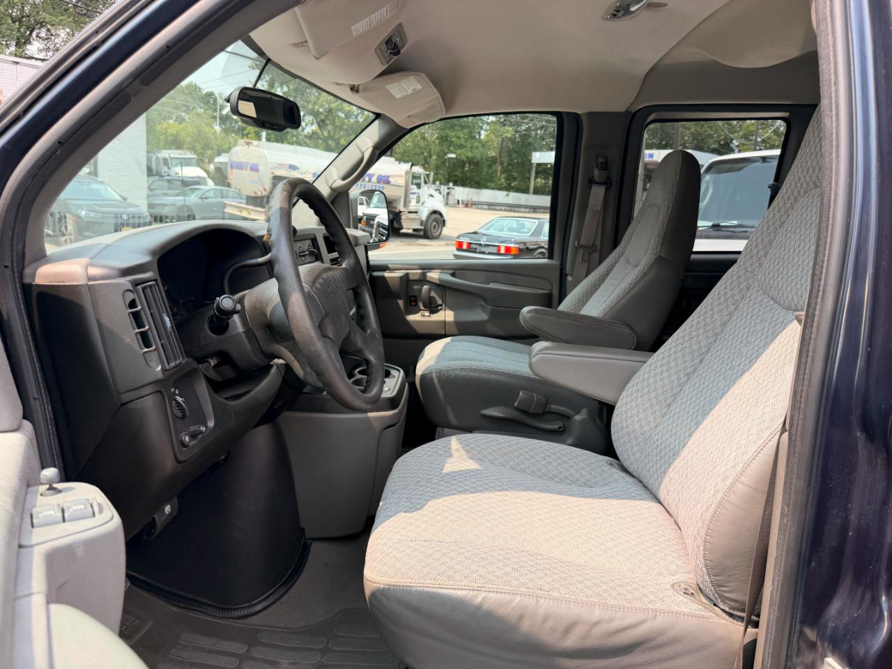 Chevrolet Express LS 1500 AWD 2007