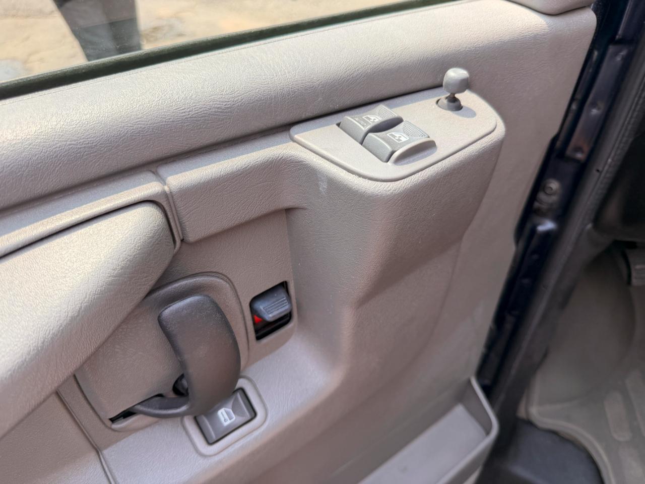 Chevrolet Express LS 1500 AWD 2007