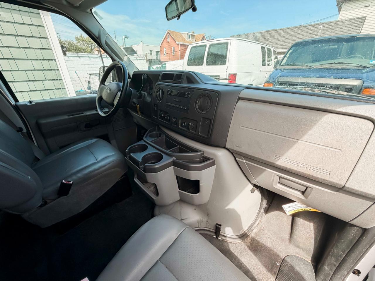 Ford Econoline E-150 2014