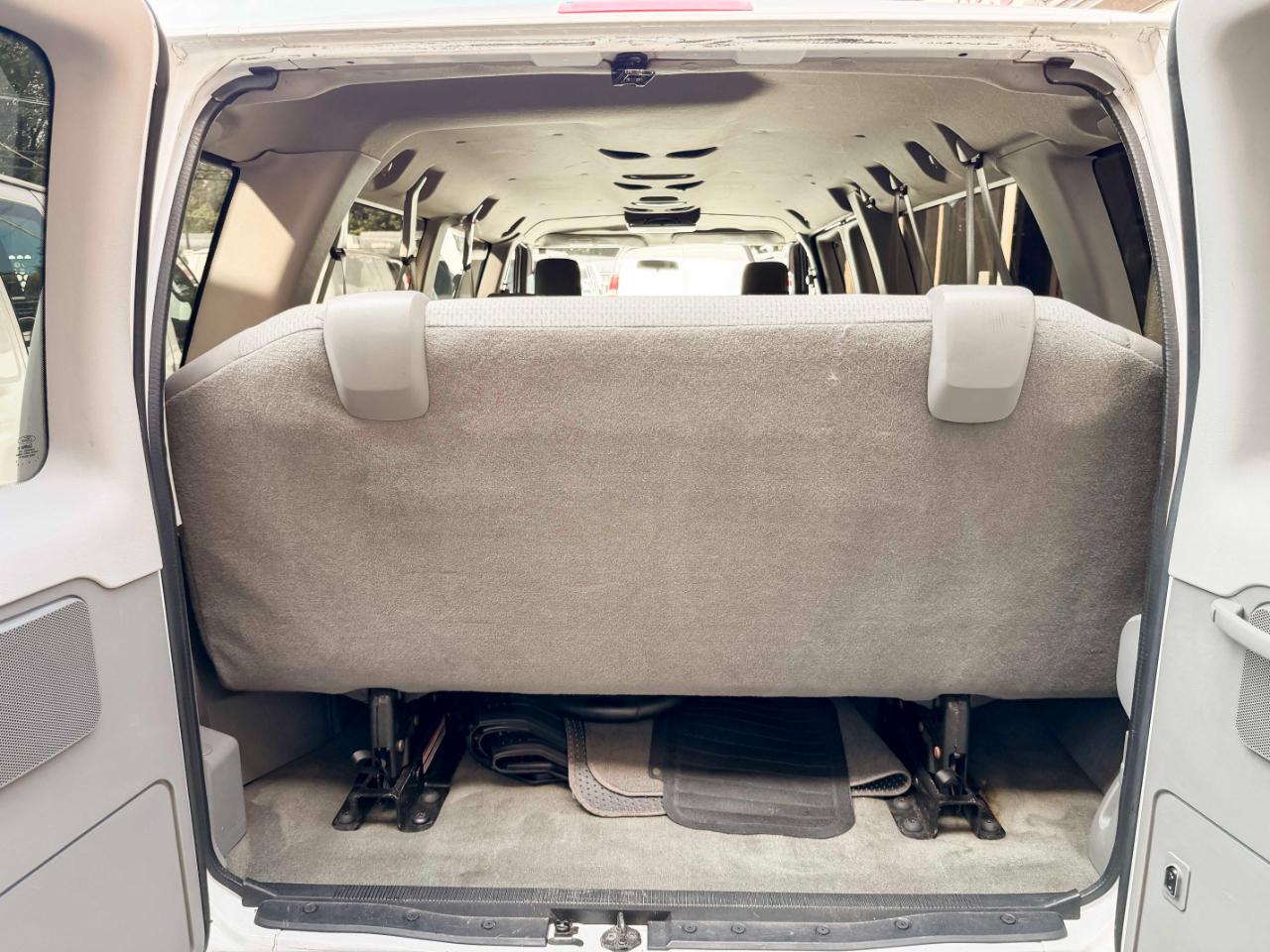Ford Econoline E-350 XLT Super Duty Extended 2013