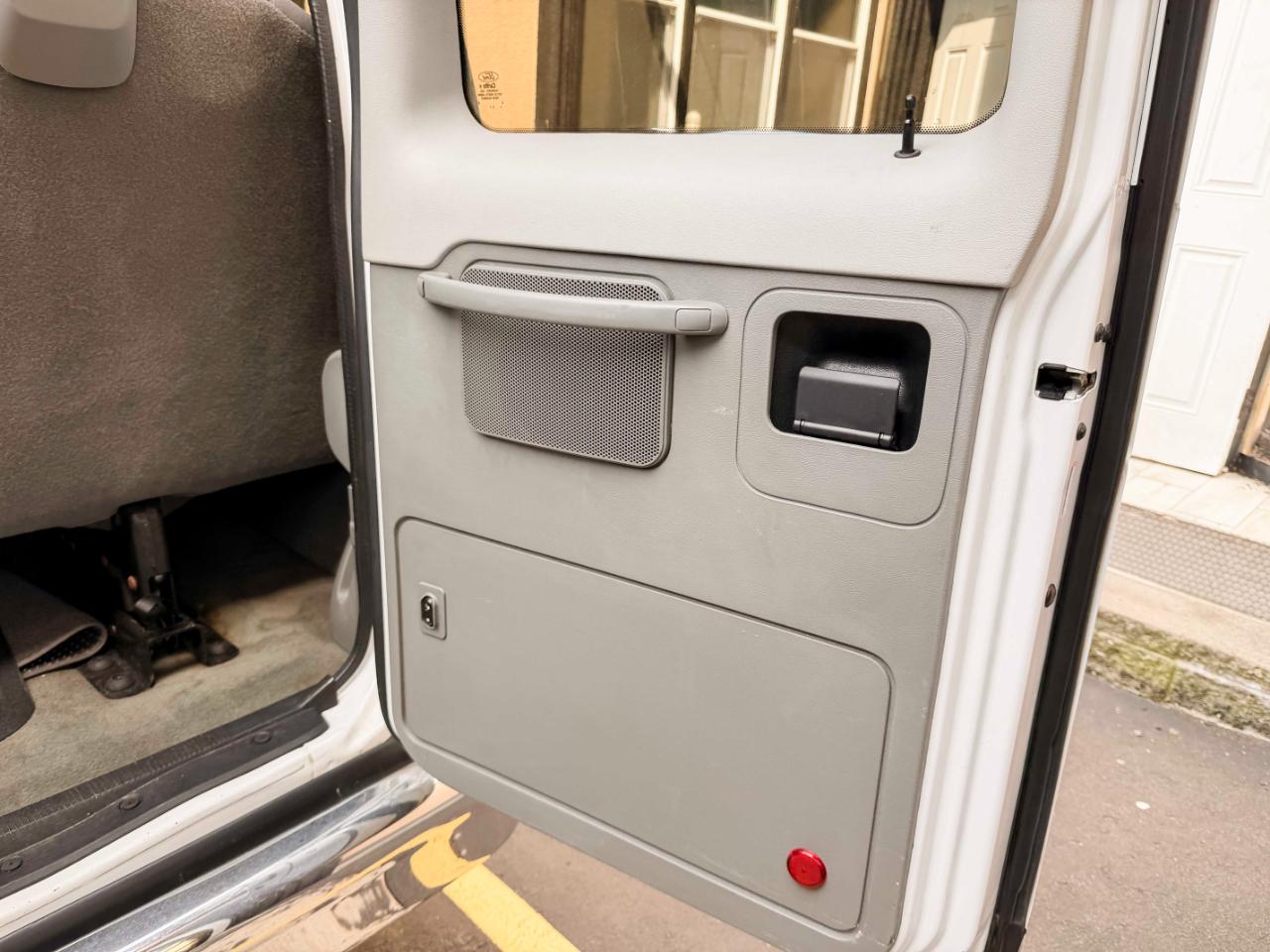Ford Econoline E-350 XLT Super Duty Extended 2013