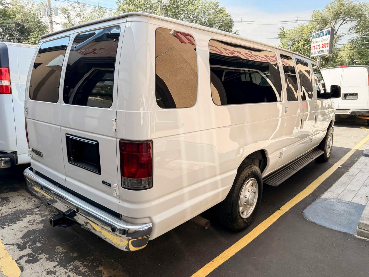 Ford Econoline E-350 XLT Super Duty Extended 2013
