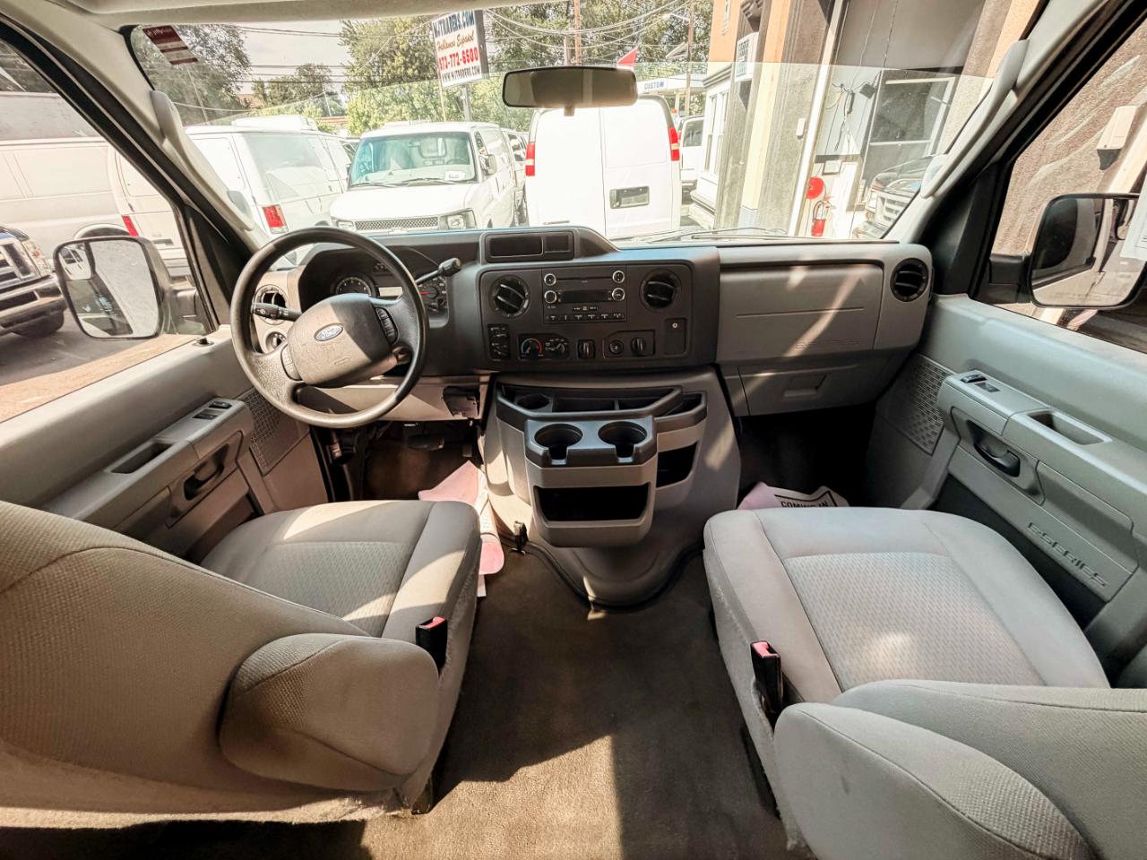 Ford Econoline E-350 XLT Super Duty Extended 2013
