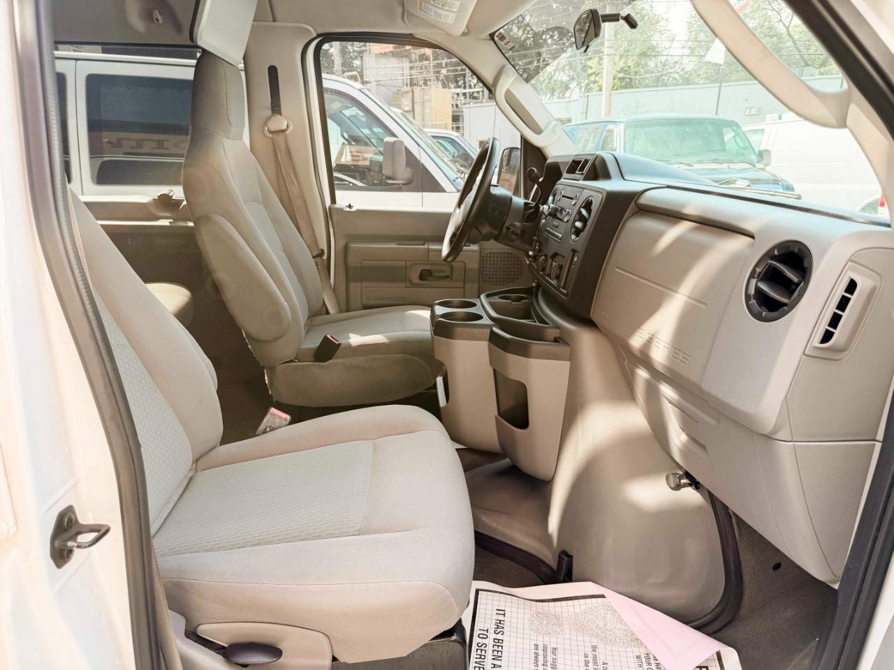 Ford Econoline E-350 XLT Super Duty Extended 2013