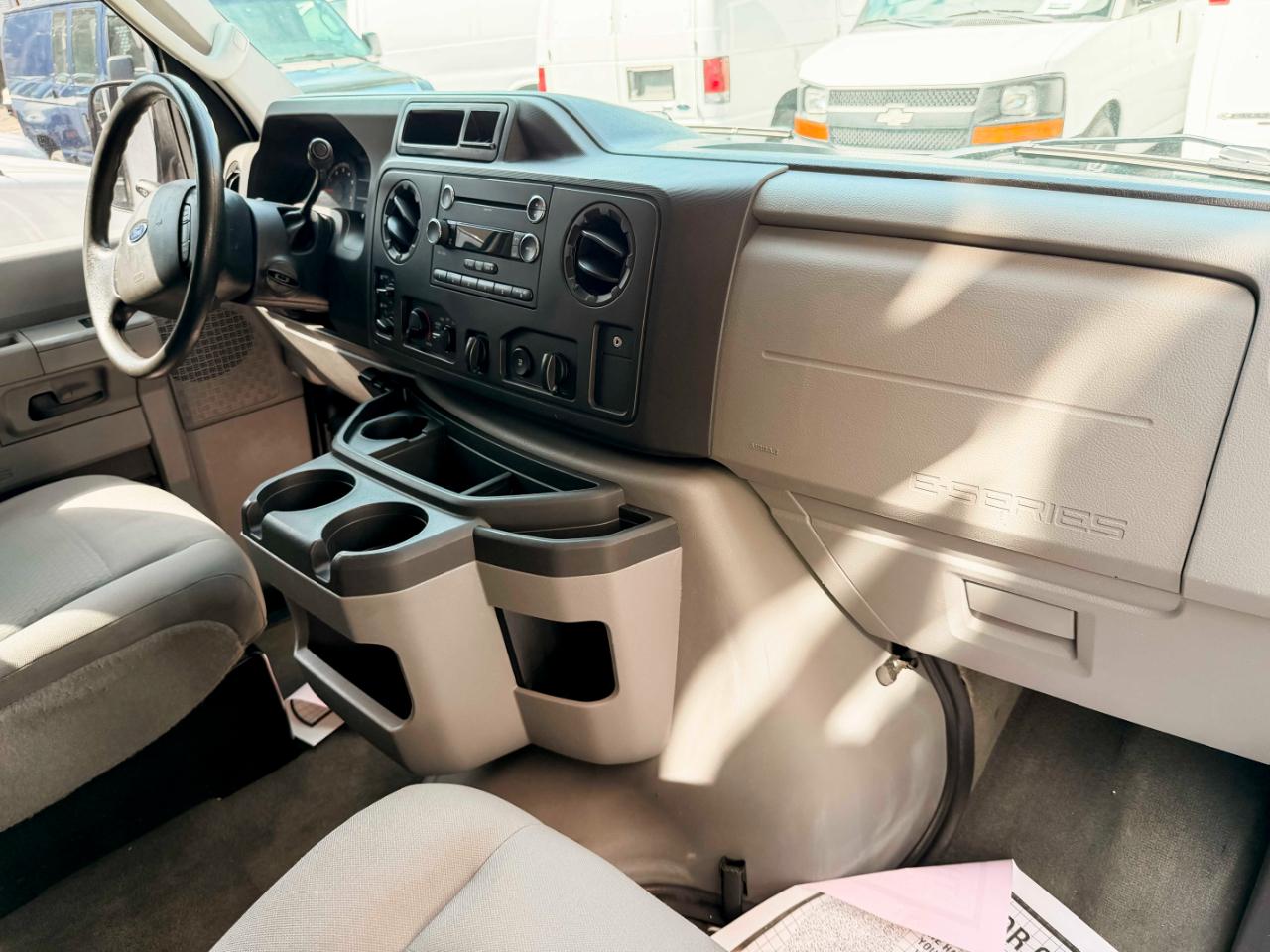 Ford Econoline E-350 XLT Super Duty Extended 2013