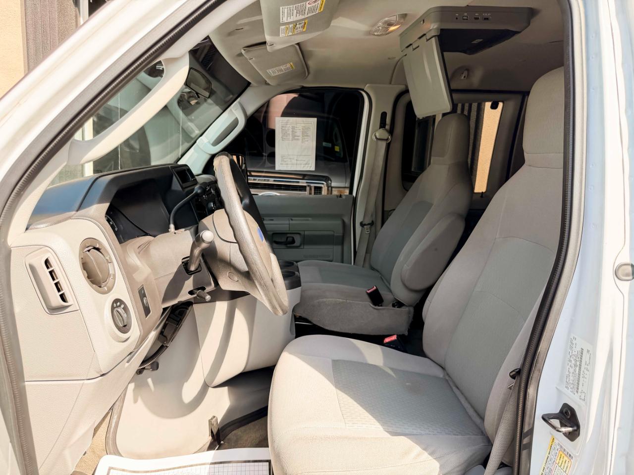 Ford Econoline E-350 XLT Super Duty Extended 2013