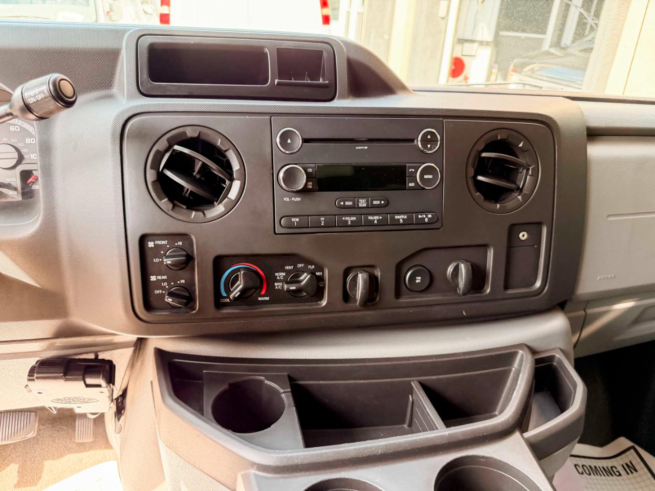Ford Econoline E-350 XLT Super Duty Extended 2013