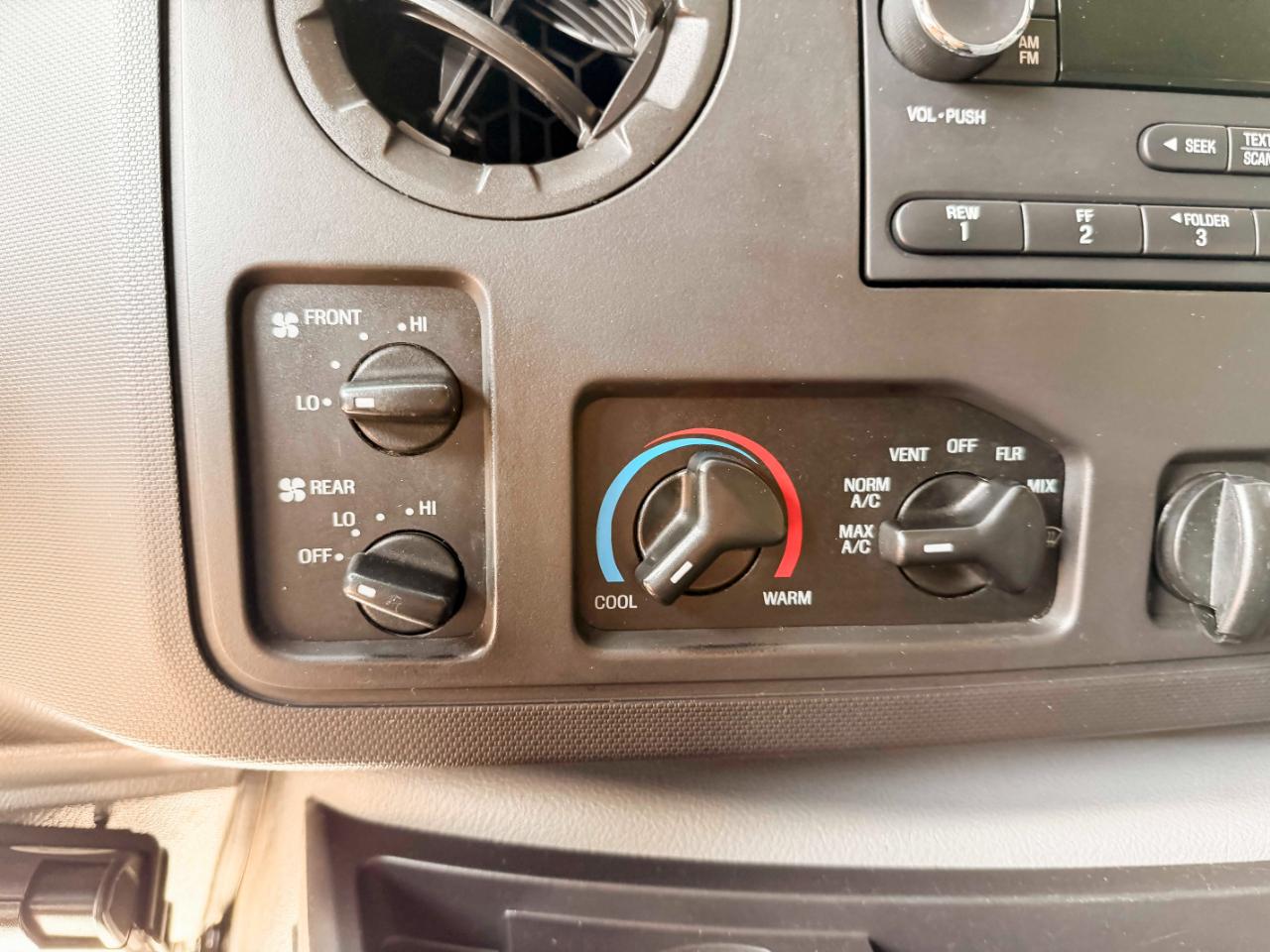 Ford Econoline E-350 XLT Super Duty Extended 2013