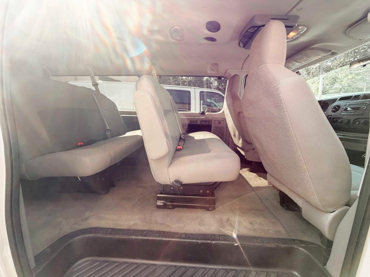 Ford Econoline E-350 XLT Super Duty Extended 2013