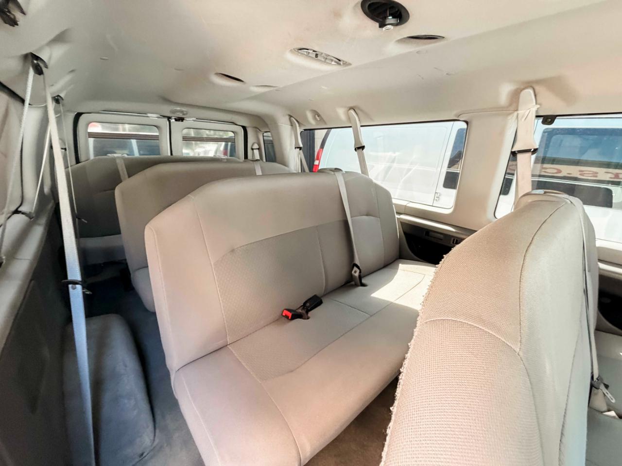 Ford Econoline E-350 XLT Super Duty Extended 2013