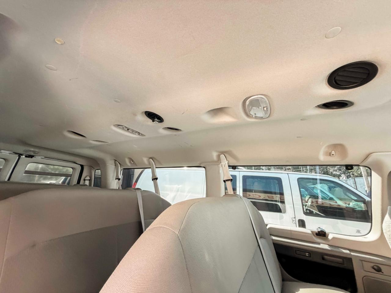 Ford Econoline E-350 XLT Super Duty Extended 2013