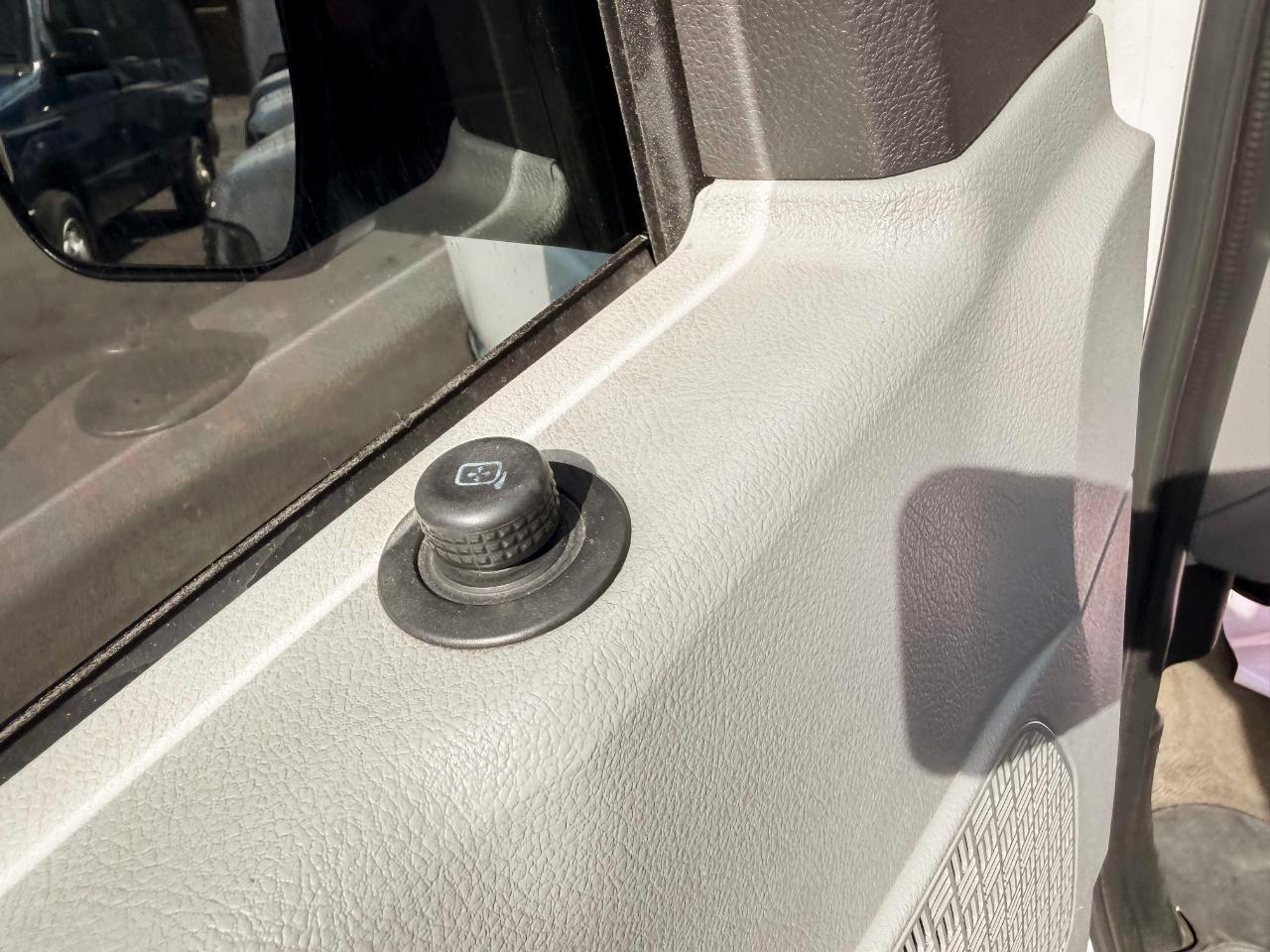 Ford Econoline E-350 XLT Super Duty Extended 2013