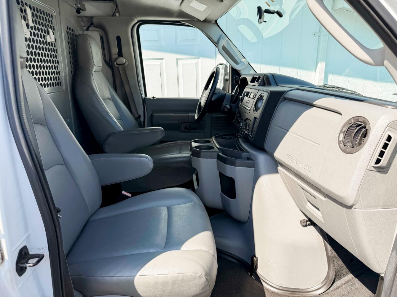 Ford Econoline E-350 Super Duty 2010