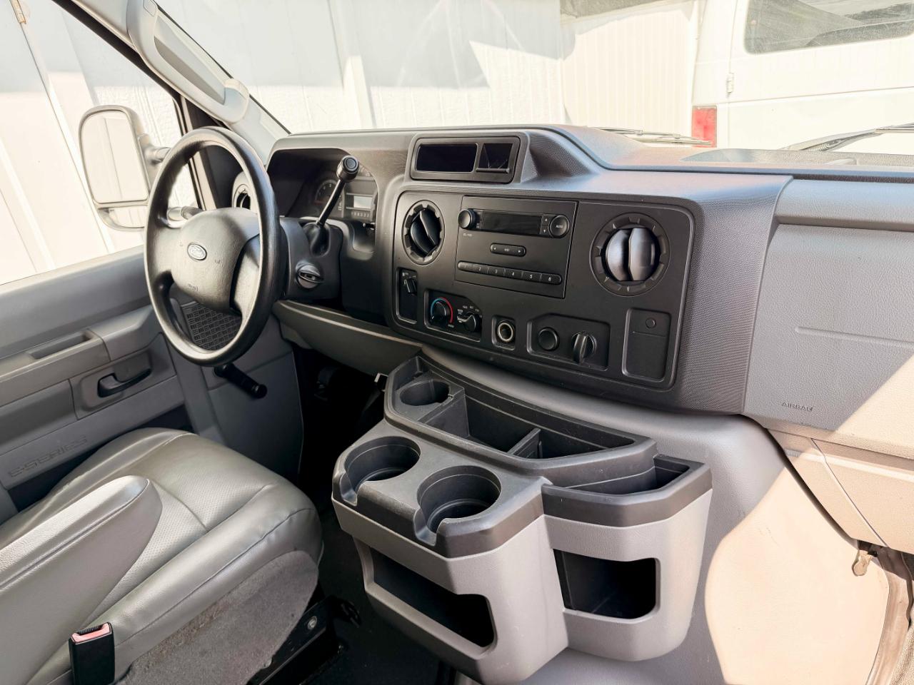 Ford Econoline E-350 Super Duty 2010