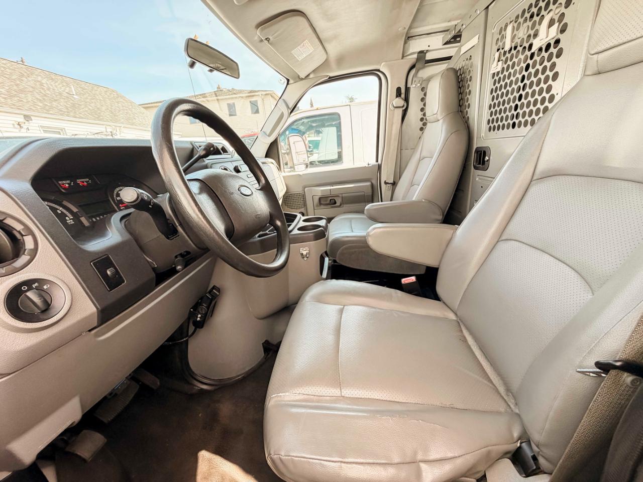 Ford Econoline E-350 Super Duty 2010