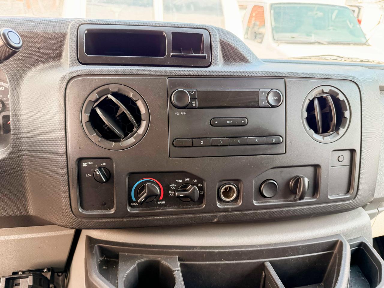 Ford Econoline E-350 Super Duty 2010
